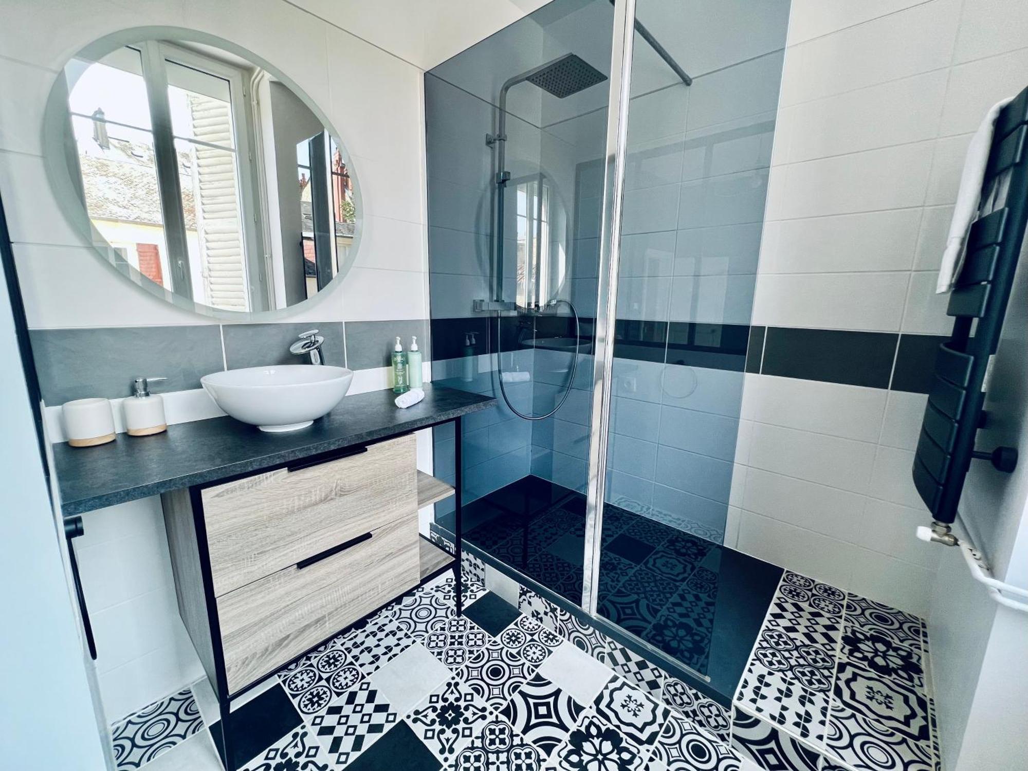 Le General: Prestigious Apartment with Billiards and Private Parking Nevers Exterior photo